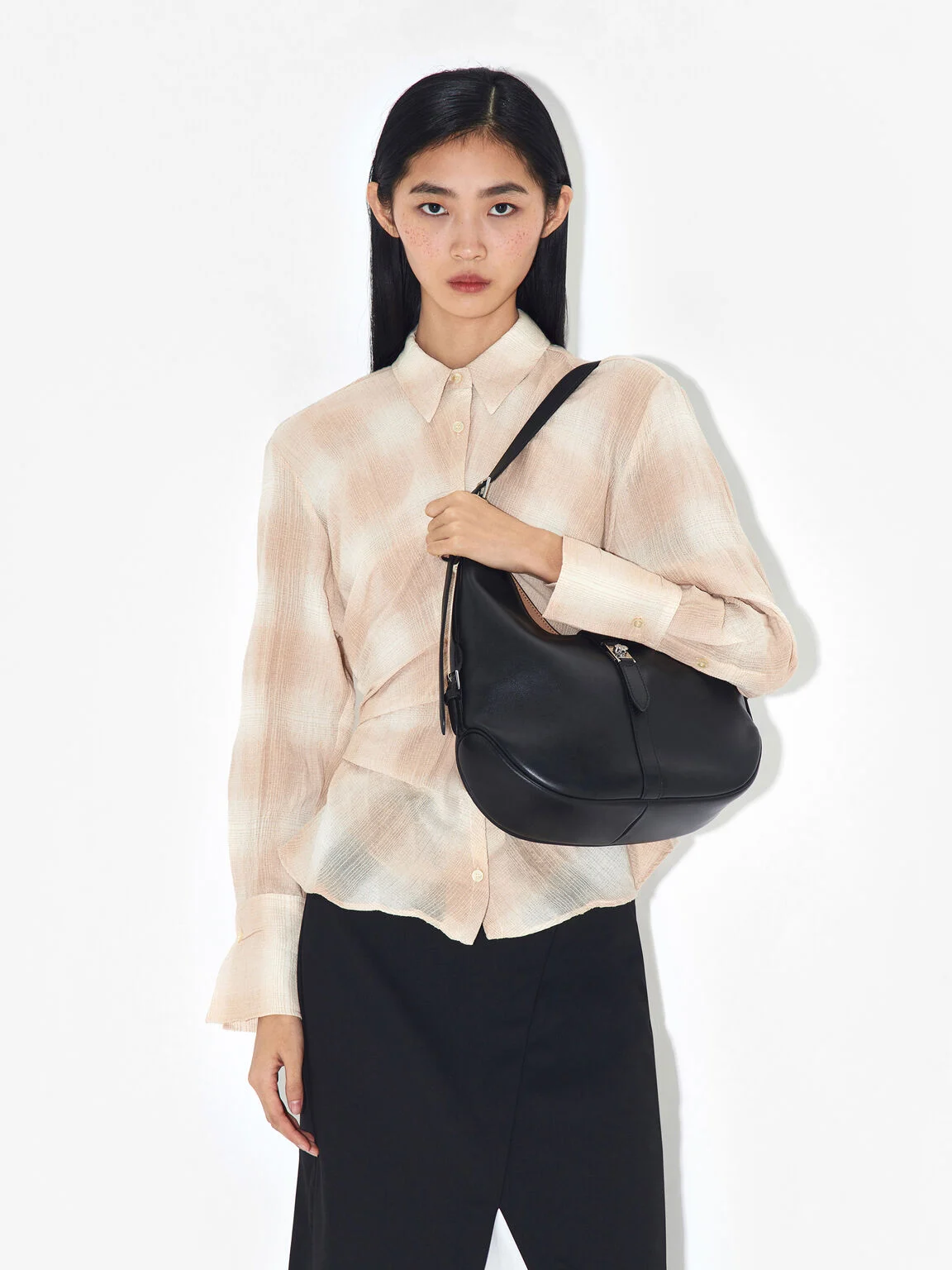 Túi đeo vai Icon Leather Hobo - Đen - Ảnh 2